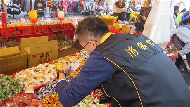 中市府稽查年貨大街　多商品標示不足