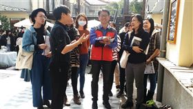 聽取青年創業建議　中市府盼協助解決問題台中市勞工局長吳威志（前右2）近日走訪審計新村等創業基地，聽取青年的創業建議，希望協助青年找到創業所需資源。（台中市政府提供）中央社記者郝雪卿傳真  108年1月29日