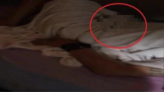 警驚見男搭帳篷　掏神器照泰女全懂了