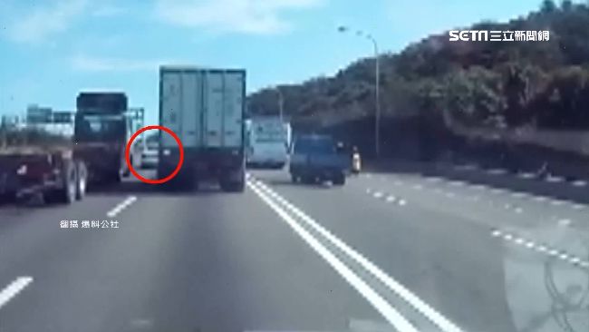 違規硬上高架釀禍　3車連撞駕駛肇逃