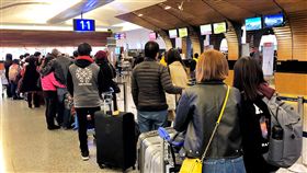 桃機公布2018統計資料　3重要指標穩定成長桃機公司29日表示，受惠於低成本航空的蓬勃發展及新南向政策推動，桃園國際機場2018年度統計資料，在客運量、貨運量及航機架次3項重要指標都以和緩速度穩定成長，更創下歷史新高紀錄。中央社記者吳睿騏桃園機場攝　108年1月29日