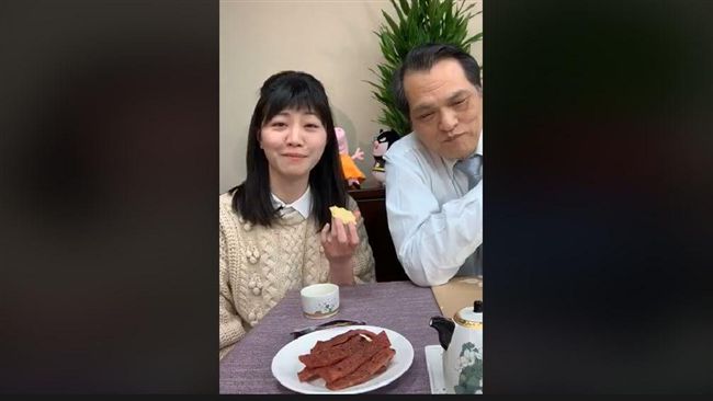 贈高嘉瑜三寶　陳明通：送她進立院