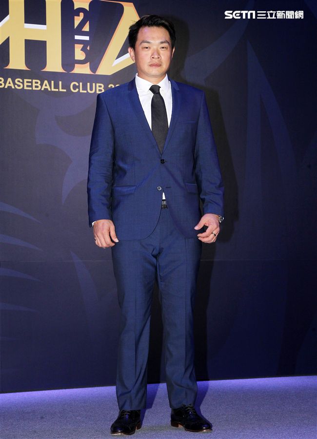 中職傳奇球星中信兄弟「恰恰」彭政閔紅了眼眶宣布這季打完引退。（記者邱榮吉/攝影）