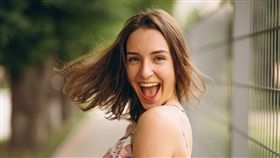 開心,興奮,喜悅,中獎,幸運,戀愛,放假（圖／攝影者senivpetro／截取自freepik）https://www.freepik.com/free-photo/portrait-happy-woman-smiling_2860032.htm