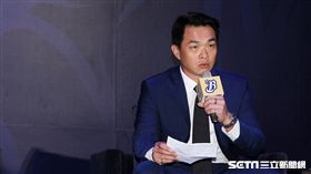 中職傳奇球星中信兄弟「恰恰」彭政閔紅了眼眶宣布這季打完引退。（圖／記者邱榮吉攝影）