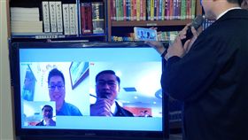 推智慧監獄　法務部將試辦遠距行動接見法務部30日下午辦理媒體茶敘，部長蔡清祥表示，矯正署推動遠距行動接見，2月18日起將先在特定監所試辦半年，茶敘現場並由矯正署官員與泰源技訓所人員測試連線。中央社記者劉世怡攝　108年1月30日