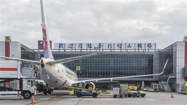 疑無人機闖入！松山機場暫時停止起降