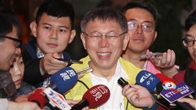 與韓國瑜接連赴美  柯文哲：我剛好去而已台北市長柯文哲（前）、高雄市長韓國瑜年後將接連訪美，時機敏感，柯文哲認為「還好」，30日他在台北接受媒體記者訪問時說，美國本來就是當今世上最強大國家，能快速接納新事物，「我只是剛好去而已」。中央社記者吳翊寧攝  108年1月30日