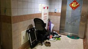 「惡鄰比鬼還可怕！」推車堆家門　他移回去被捶門大吼(圖/爆怨公社)