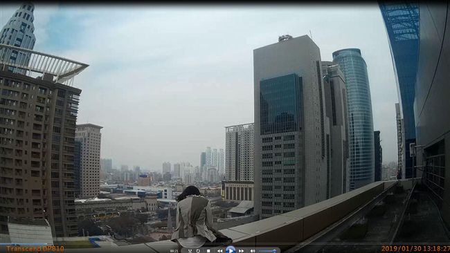 妙齡女求職不順欲尋短　警熊抱解圍