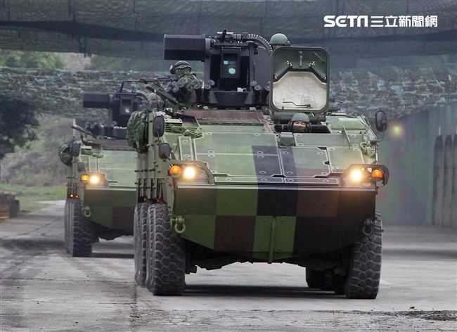 春節是國人最重要的傳統節慶，陸軍春節期間將持恆精實備戰訓練，「反擊部隊再戰整備」，操演課目包含「防空疏散、油彈整補暨命令下達、部隊機動、野戰搶修」等項。（記者邱榮吉/台中拍攝）