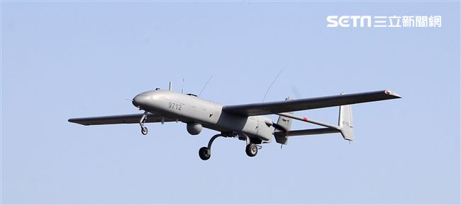 海軍海上戰術偵搜大隊首次向國人公開銳鳶無人機。（記者邱榮吉/屏東拍攝）