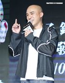 藝人小馬以本名倪子鈞歌手身分重新出發，經歷偶像團體「咻比嘟華」以及行腳節目「世界第一等」的種種淬鍊，睽違17年再度回歸歌壇並於今日舉辦新歌發表會。（記者林士傑/攝影）