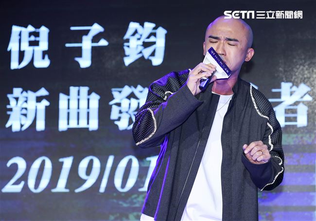 藝人小馬以本名倪子鈞歌手身分重新出發，經歷偶像團體「咻比嘟華」以及行腳節目「世界第一等」的種種淬鍊，睽違17年再度回歸歌壇並於今日舉辦新歌發表會。（記者林士傑/攝影）