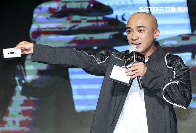 藝人小馬以本名倪子鈞歌手身分重新出發，經歷偶像團體「咻比嘟華」以及行腳節目「世界第一等」的種種淬鍊，睽違17年再度回歸歌壇並於今日舉辦新歌發表會。（記者林士傑/攝影）