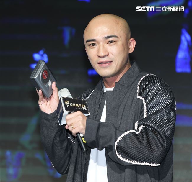 藝人小馬以本名倪子鈞歌手身分重新出發，經歷偶像團體「咻比嘟華」以及行腳節目「世界第一等」的種種淬鍊，睽違17年再度回歸歌壇並於今日舉辦新歌發表會。（記者林士傑/攝影）