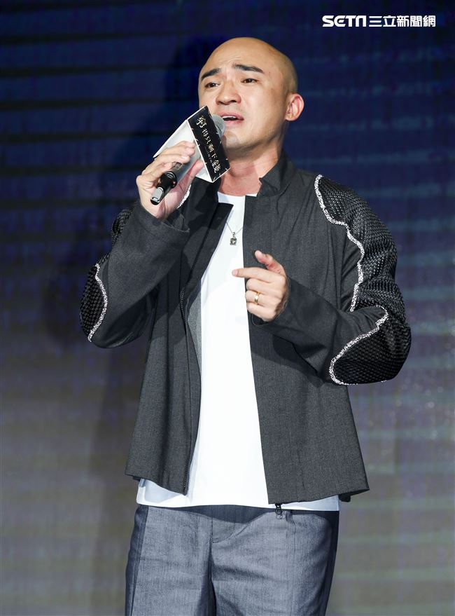 藝人小馬以本名倪子鈞歌手身分重新出發，經歷偶像團體「咻比嘟華」以及行腳節目「世界第一等」的種種淬鍊，睽違17年再度回歸歌壇並於今日舉辦新歌發表會。（記者林士傑/攝影）