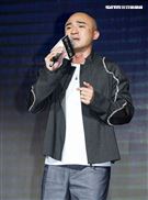 藝人小馬以本名倪子鈞歌手身分重新出發，經歷偶像團體「咻比嘟華」以及行腳節目「世界第一等」的種種淬鍊，睽違17年再度回歸歌壇並於今日舉辦新歌發表會。（記者林士傑/攝影）