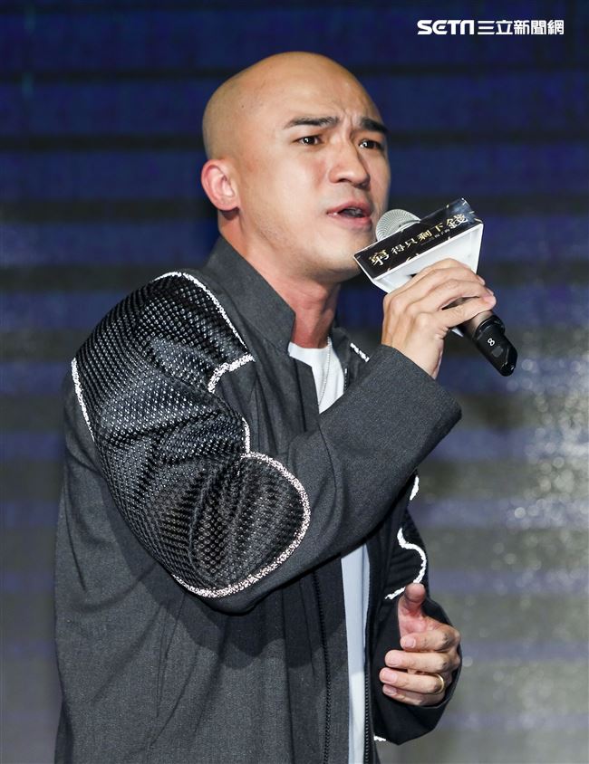 藝人小馬以本名倪子鈞歌手身分重新出發，經歷偶像團體「咻比嘟華」以及行腳節目「世界第一等」的種種淬鍊，睽違17年再度回歸歌壇並於今日舉辦新歌發表會。（記者林士傑/攝影）