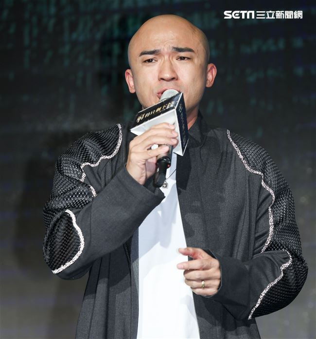 藝人小馬以本名倪子鈞歌手身分重新出發，經歷偶像團體「咻比嘟華」以及行腳節目「世界第一等」的種種淬鍊，睽違17年再度回歸歌壇並於今日舉辦新歌發表會。（記者林士傑/攝影）