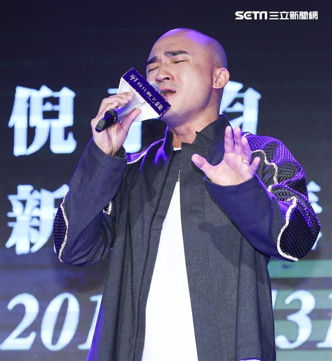 藝人小馬以本名倪子鈞歌手身分重新出發，經歷偶像團體「咻比嘟華」以及行腳節目「世界第一等」的種種淬鍊，睽違17年再度回歸歌壇並於今日舉辦新歌發表會。（記者林士傑/攝影）