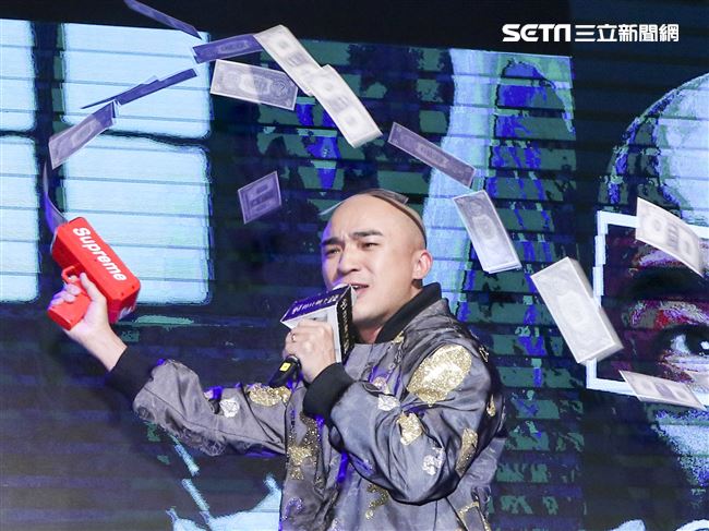 藝人小馬以本名倪子鈞歌手身分重新出發，經歷偶像團體「咻比嘟華」以及行腳節目「世界第一等」的種種淬鍊，睽違17年再度回歸歌壇並於今日舉辦新歌發表會。（記者林士傑/攝影）