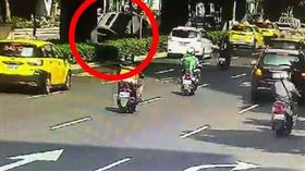 台北,中山,復興北路,翻車,擦撞,移動型神主牌。翻攝畫面