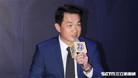 中職傳奇球星中信兄弟「恰恰」彭政閔紅了眼眶宣布這季打完引退。（記者邱榮吉/攝影）