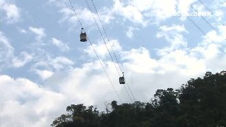 貓纜氣窗高空掉落　急墜山谷險砸農夫