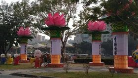 高雄燈會,愛河,公祭,紙紮,韓國瑜 圖/翻攝自只是堵藍臉書