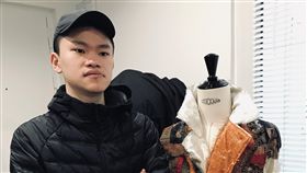 迷惘中創作夢遊者  唐宗謙入圍法時裝設計賽十強服裝設計新秀唐宗謙高中畢業後到法國進修，從法語初學程度一路走來，第一件個人系列作品「夢遊者」就獲得法國雅爾國際時尚競賽決選入圍。（唐宗謙提供）中央社記者曾依璇巴黎傳真  108年1月31日