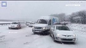 L(30秒)英暴雪困車0600.