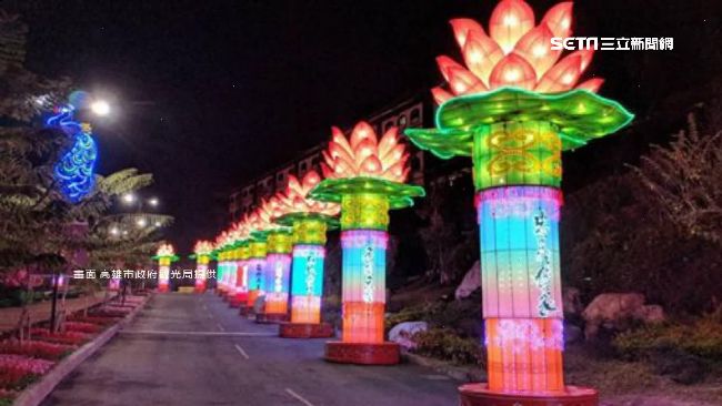 燈會蓮花柱挨批　高市府：有大師加持
