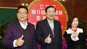 立法院新會期報到  陳靜敏拔頭籌立法院第9屆第7會期1日報到，民進黨立委陳靜敏（右）拔得頭籌，第一位報到。國民黨立委曾銘宗（中）第二位報到，民進黨立委陳歐珀（左）第三位報到。中央社記者施宗暉攝  108年2月1日