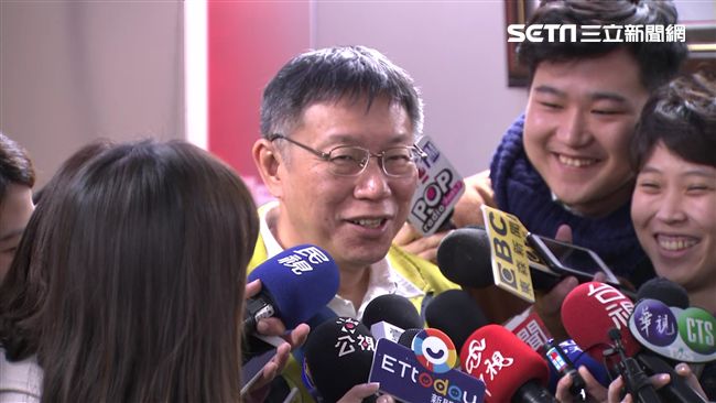 遭諷「塔」城街到靈骨「塔」柯P佛回
