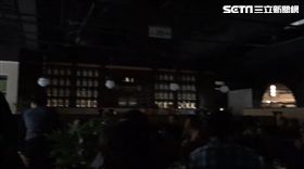 新光三越南西三館今（1）日中午發生跳電！餐廳全部陷入「黑暗期」，有民眾吃火鍋吃到一半無法煮。至於跳電原因還在調查中，目前未傳出有消費者受傷的消息。（圖／翻攝畫面）