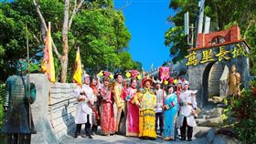 隨著宮庭劇《如懿傳》及《延禧攻略》熱潮延燒，一系列宮廷劇於近年掀起追劇熱潮，不少人爭相模仿劇中台詞、裝扮。於去年底甫新開幕的台南白河「台灣萬里長城」，就有超過五百套的宮庭戲服，讓民眾裝扮拍照留念，吸引大批喜愛宮庭劇的民眾前往朝聖。