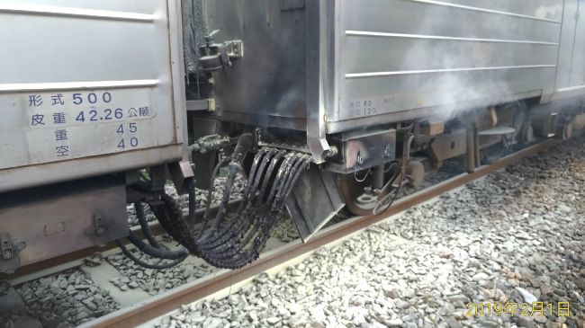 車廂外冒煙！台鐵：電氣連結線燒毀
