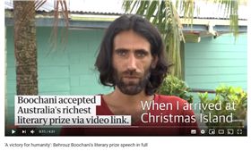 伊朗難民獲澳洲文學大獎。(圖／翻攝自Guardian News YouTube)