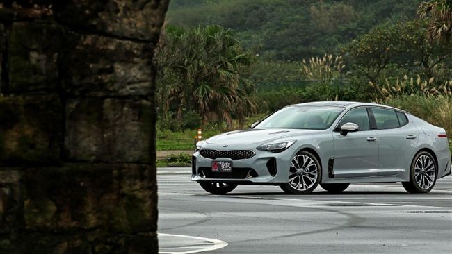 入門也入流　Kia Stinger