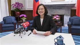 蔡英文總統過年將透過臉書及LINE向國人拜年。（圖／總統府提供）