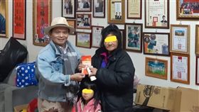 綺綺撿回收度日（圖／翻攝自玉山里里長何漢威臉書）

