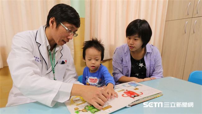 孩子哭鬧想爭寵怎辦？快試這招助改善