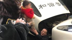 （圖／翻攝自微博）中國,武昌,高鐵,墜軌,拍照