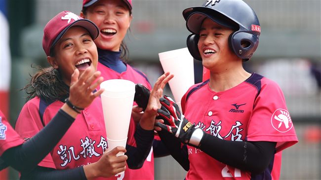 女壘／冠軍戰再見失誤　中華屈居亞軍