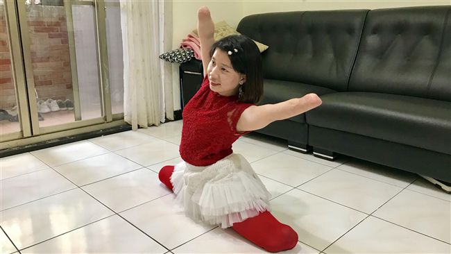 折翼天使／膝蓋跳舞、手肘彈琴的才女