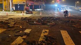 新竹明新科大馬路氣爆！
圖翻攝自爆料公社