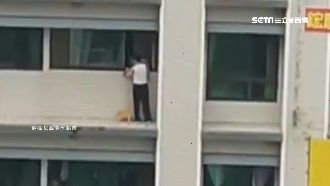 玩命大掃除！男爬8樓外牆擦窗戶