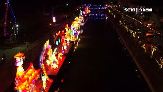 春節夜晚賞燈去！南投水上燈會超吸睛