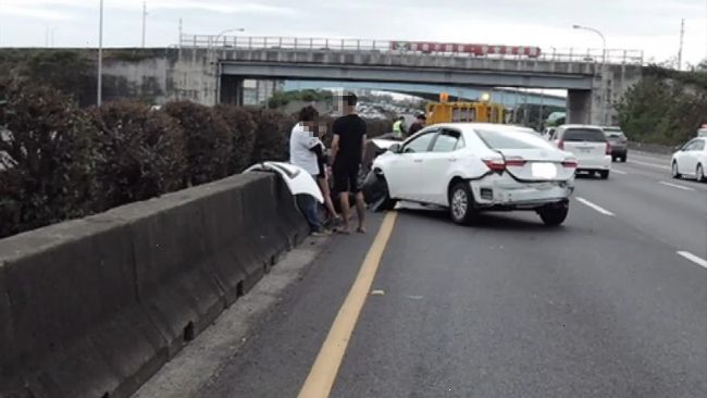 突換車道害撞！肇事駕駛無照找人頂罪